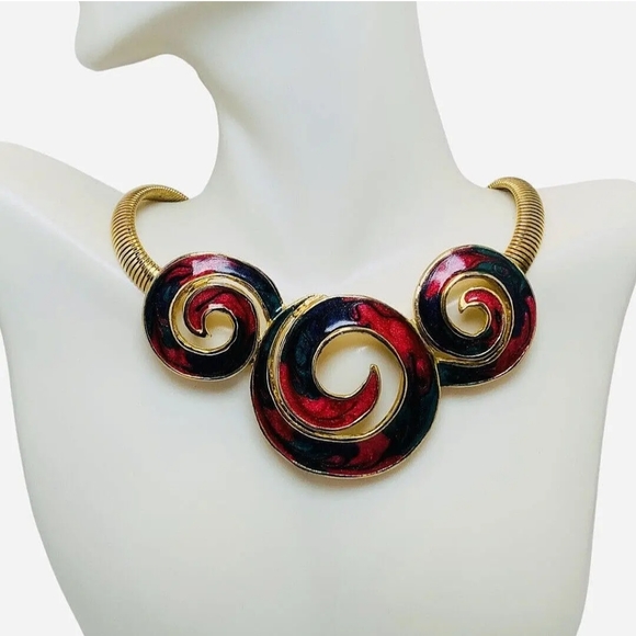VTG RED BLACK SWIRL OMEGA NECKLACE 18" STATEMENT GOLD TONE 80s Lovecore TRENDY - Picture 3 of 7